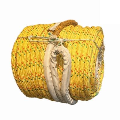 Remolque y amarre de buques con cuerda de 110 mm de diámetro
