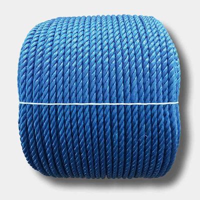 Se trata de una línea de cable de remolcador de 64 mm PP 8 para remolque / remolque / arrastre / remoción de árboles / recuperación de vehículos.